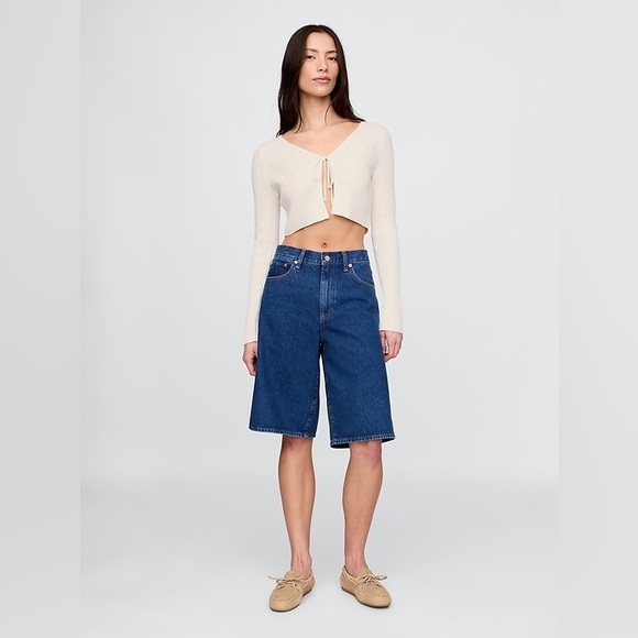 GAP Sweaters - Gap 100% Cotton Tie-Front Crop
Cardigan